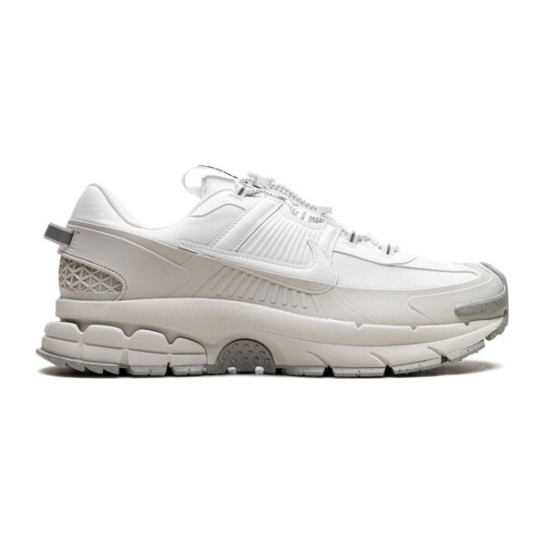 Nike Zoom Vomero 5 Roam in white and grey